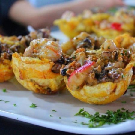 Canastas rellenas de mariscos
